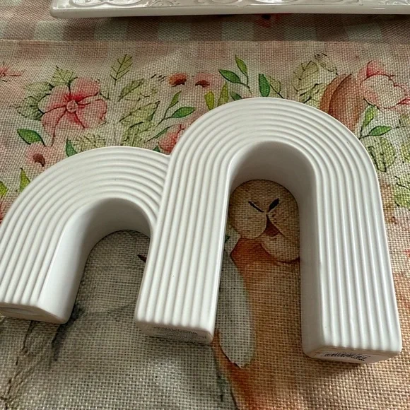 Chic White Arch Candle Holder - Picture 4 of 6